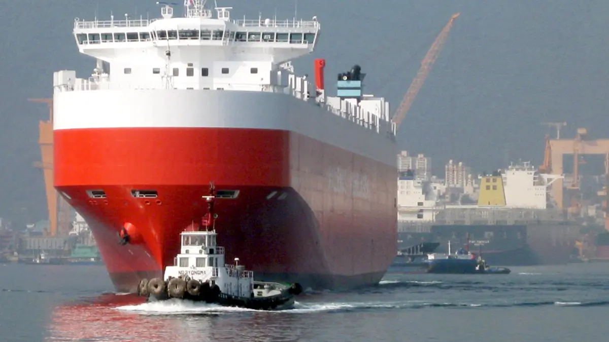 ship entering the port of Kobe